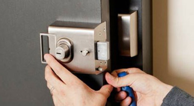 COMMERCIAL LOCK REPAIR